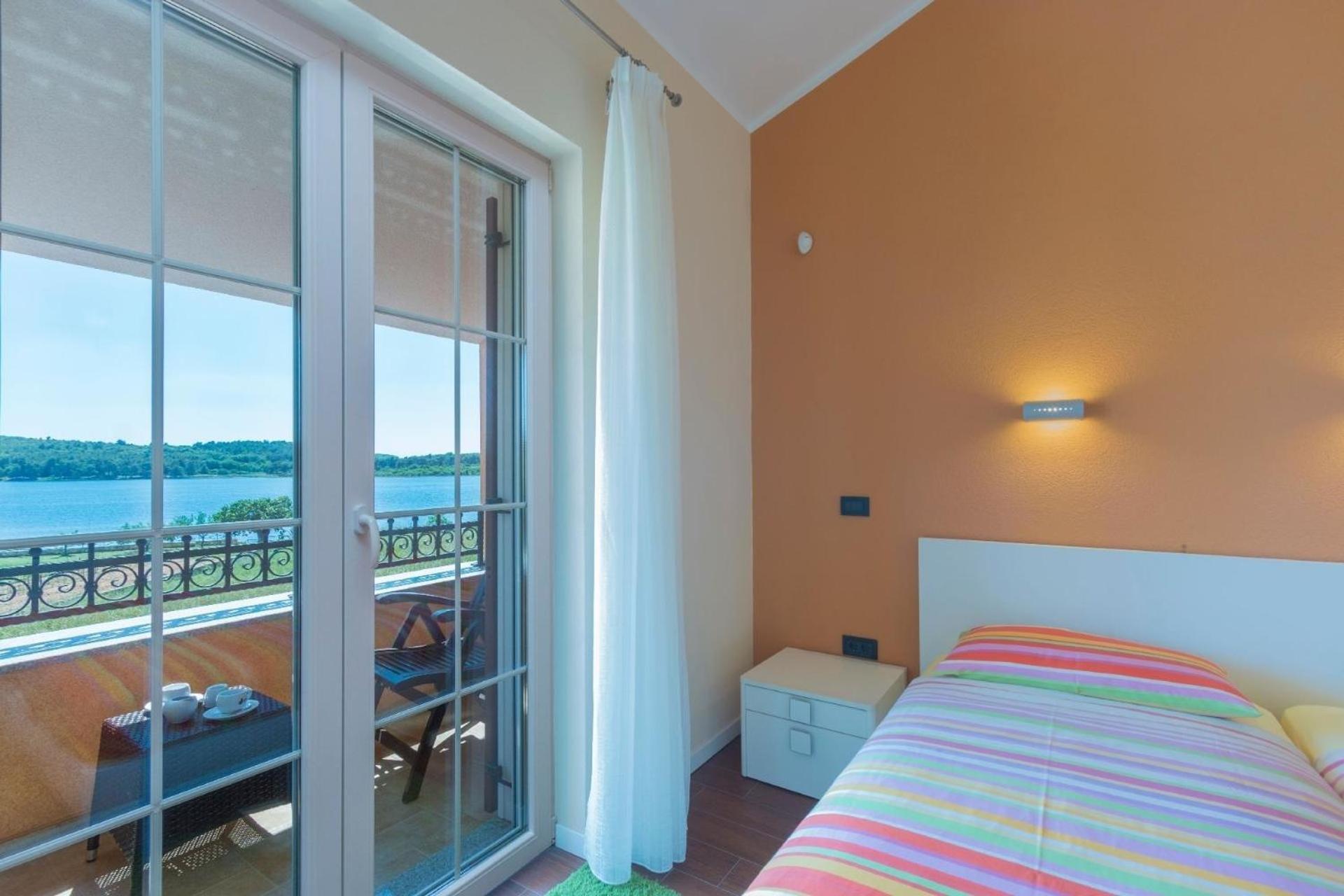 Ferienhaus In Pomer Mit Privatem Beheizten Pool Und Meerblick Εξωτερικό φωτογραφία